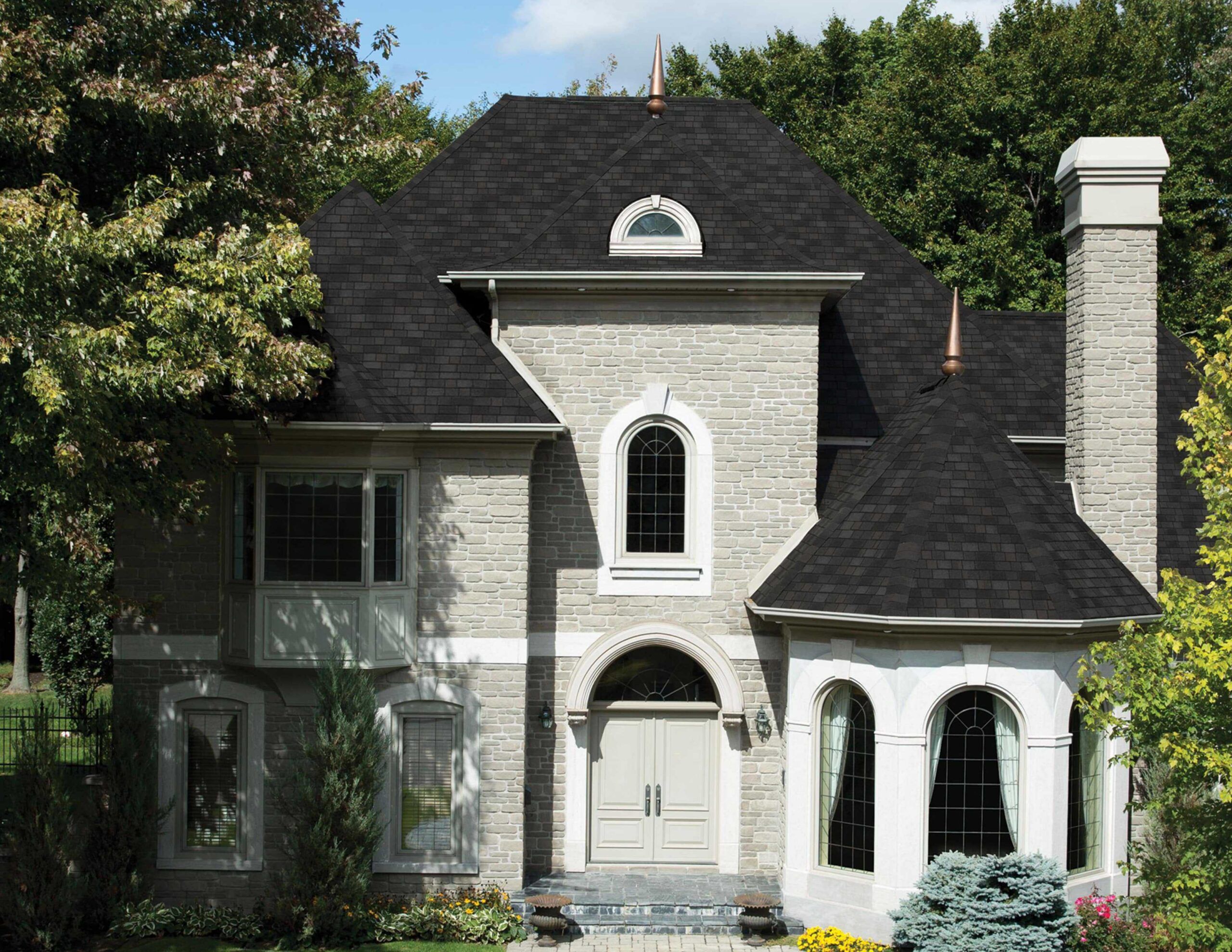 Maison au toit refait par Toitures Héritage